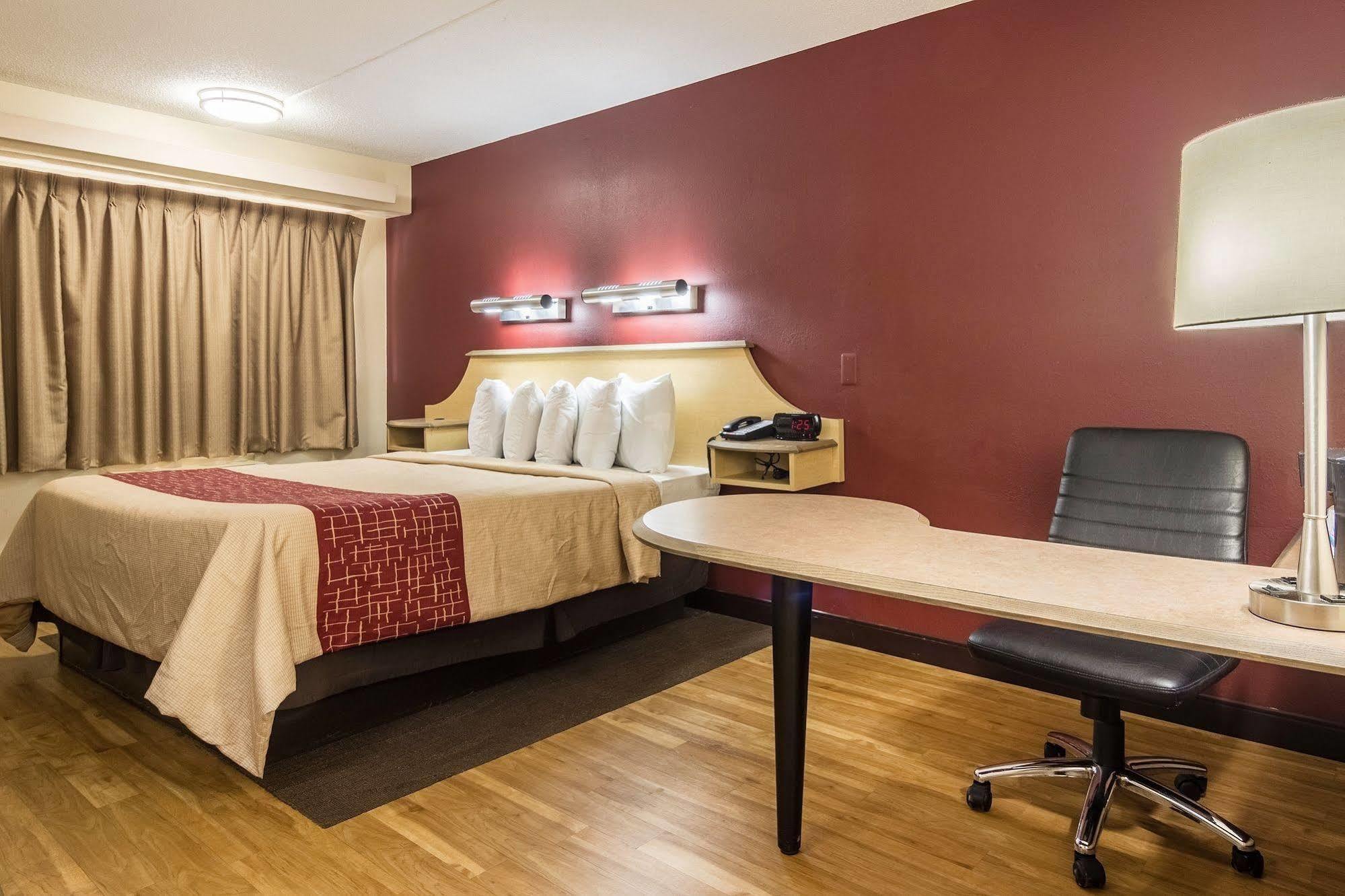 Red Roof Inn Detroit Metro Airport - Belleville Exterior photo